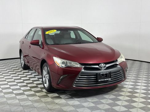 Used 2016 Toyota Camry LE FWD image 3
