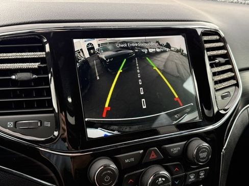 Used 2021 Jeep Grand Cherokee Limited image 18