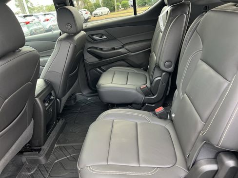 Used 2023 Chevrolet Traverse LT image 32