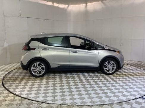 Used 2023 Chevrolet Bolt LT image 9
