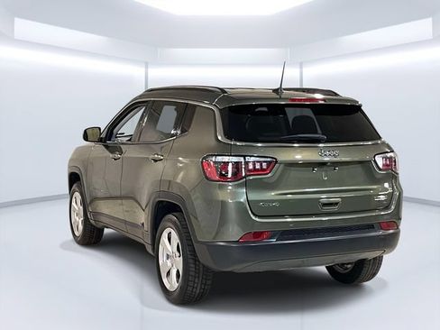 Used 2018 Jeep Compass Latitude w/ Popular Equipment Group AWD/4WD image 3