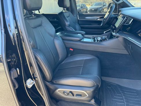 Used 2022 Jeep Wagoneer Series III image 31