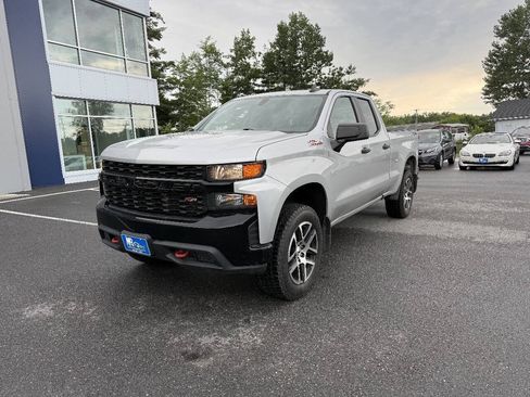 Used 2019 Chevrolet Silverado 1500 Custom Trail Boss w/ Custom Convenience Package AWD/4WD image 2