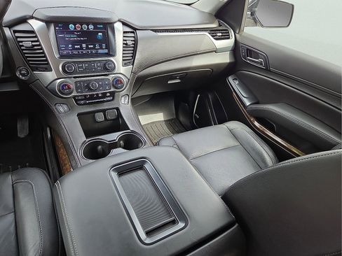 Used 2019 Chevrolet Tahoe LT w/ Luxury Package AWD/4WD image 12
