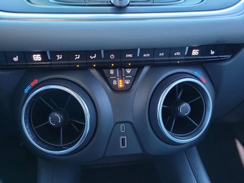 Used 2022 Chevrolet Blazer LT image 17