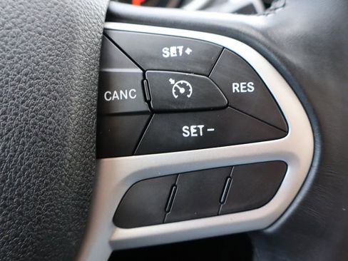 Used 2017 Jeep Cherokee Trailhawk w/ Comfort/Convenience Group AWD/4WD image 31