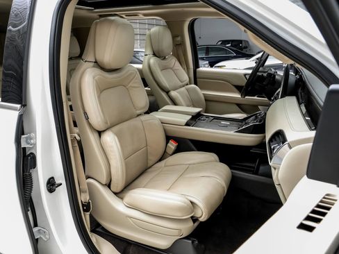 Used 2021 Lincoln Navigator Reserve image 32