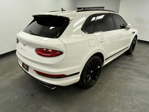 Used 2024 Bentley Bentayga image 6