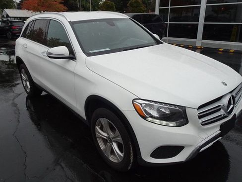 Used 2018 Mercedes-Benz GLC 300 4MATIC w/ Premium Package image 9