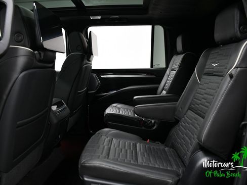 Used 2026 Cadillac Escalade ESV V w/ LPO, ONYX Package AWD/4WD image 60