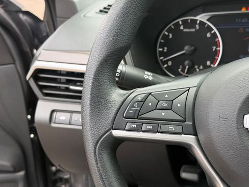 Used 2024 Nissan Altima 2.5 SV FWD image 21