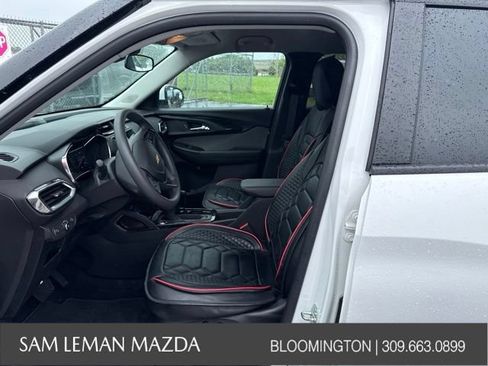 Used 2023 Chevrolet TrailBlazer LT FWD image 3