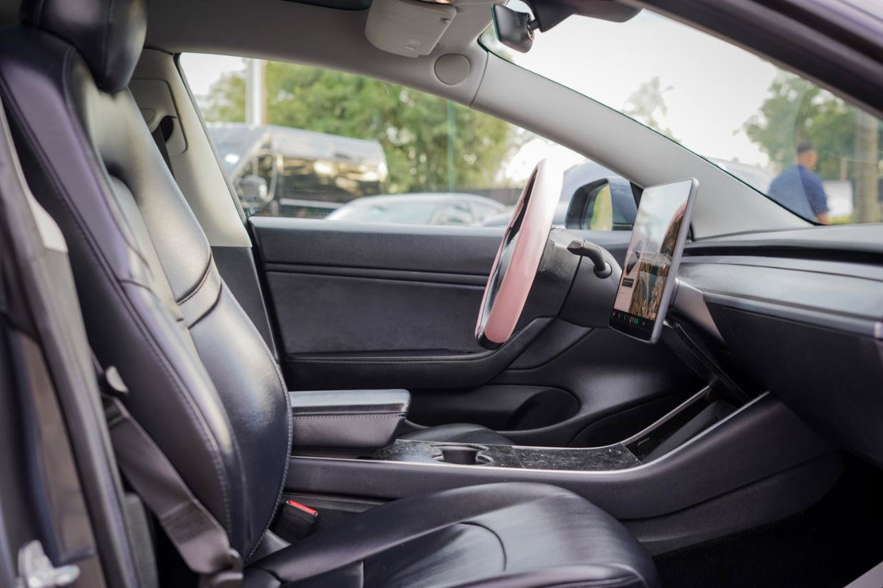 Used 2018 Tesla Model 3 Long Range RWD image 8