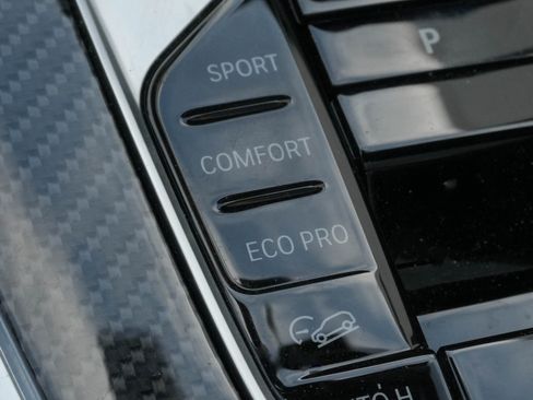 Certified 2025 BMW X7 M60i AWD/4WD image 29