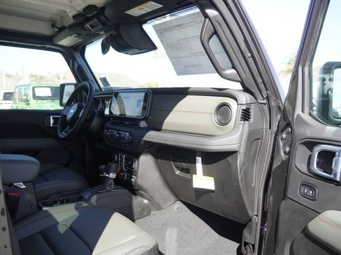 New 2026 Jeep Gladiator Mojave w/ Steel Bumper Group AWD/4WD image 30