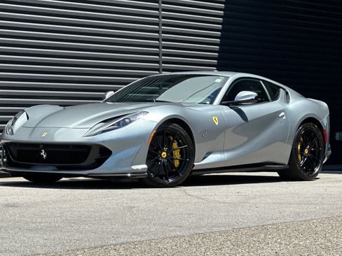 Used 2018 Ferrari 812 Superfast RWD image 1