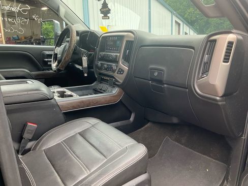 Used 2018 GMC Sierra 2500 Denali w/ Duramax Plus Package AWD/4WD image 11