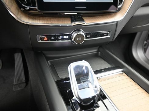New 2026 Volvo XC60 B5 Core w/ Climate Package image 23