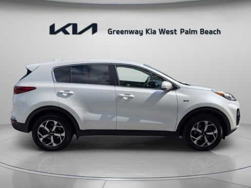 Used 2022 Kia Sportage LX image 8
