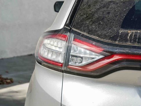 Used 2017 Ford Edge Titanium w/ Equipment Group 301A AWD/4WD image 9