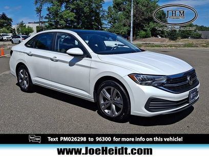 Used 2023 Volkswagen Jetta SE w/ Panoramic Sunroof Package