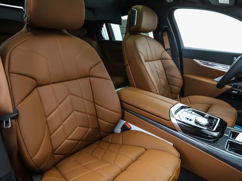 Used 2026 BMW 750e xDrive image 31