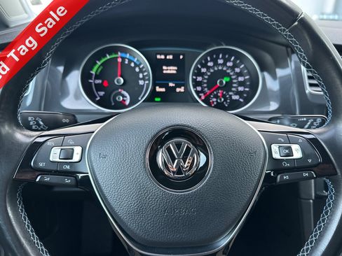 Used 2017 Volkswagen e-Golf SEL Premium image 24