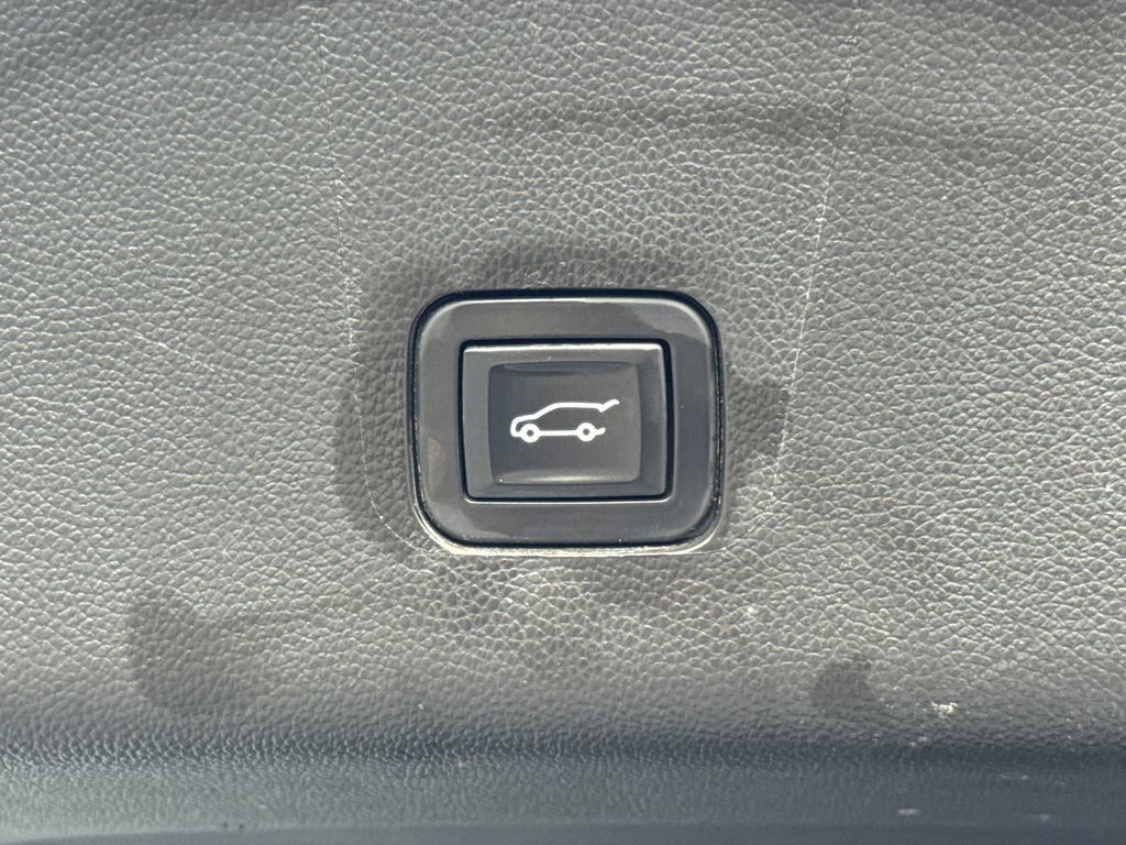 Used 2019 Chevrolet Traverse LT w/ LT Premium Package AWD/4WD image 28