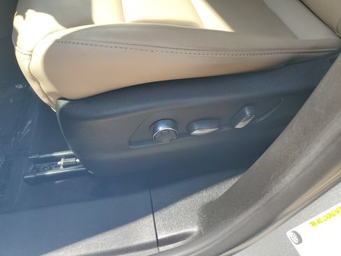 Used 2025 Cadillac XT4 Premium Luxury FWD image 16