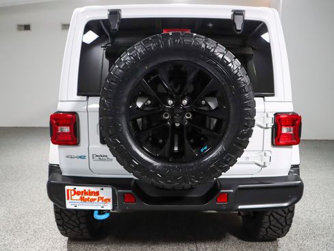 Used 2022 Jeep Wrangler Unlimited Sahara w/ Cold Weather Group AWD/4WD image 9