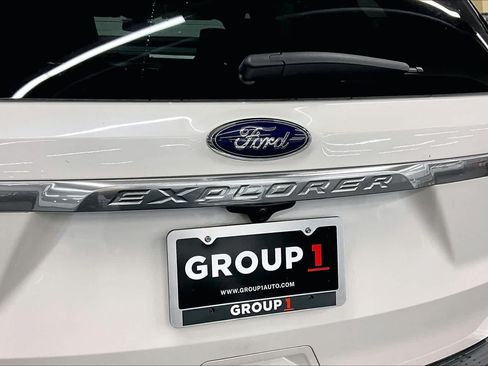 Used 2018 Ford Explorer Platinum AWD/4WD image 9