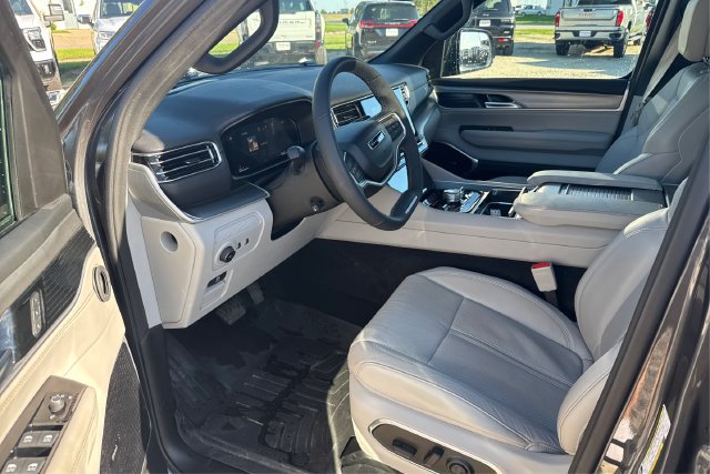 Used 2025 Jeep Wagoneer Series III w/ Premium Group I AWD/4WD image 9