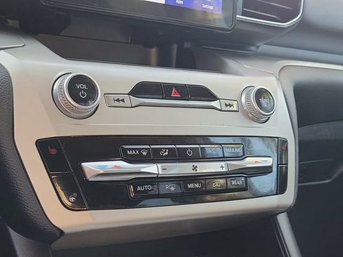 Used 2021 Ford Explorer XLT w/ Equipment Group 202A RWD image 23