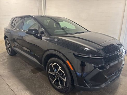 Used 2026 Chevrolet Equinox EV LT FWD image 3