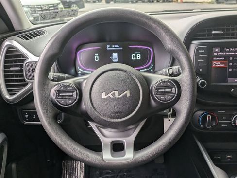 Used 2023 Kia Soul LX image 12