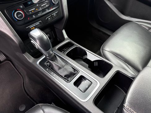 Used 2019 Ford Escape SEL image 20