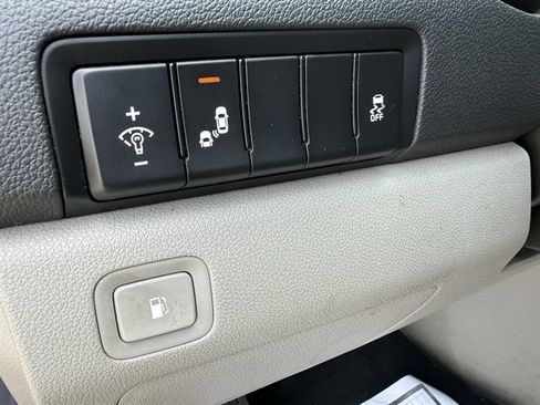 Used 2019 Kia Sedona EX FWD image 12
