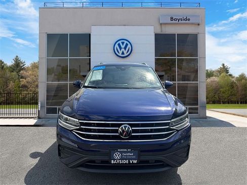 Certified 2022 Volkswagen Tiguan SE image 9