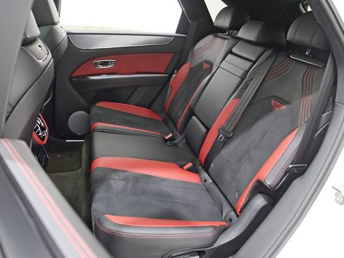 Used 2023 Bentley Bentayga AWD/4WD image 29