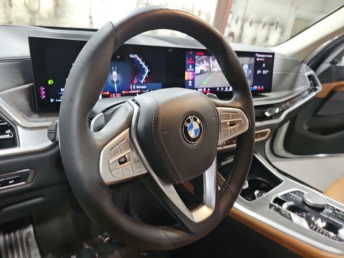 Used 2024 BMW X7 xDrive40i AWD/4WD image 17