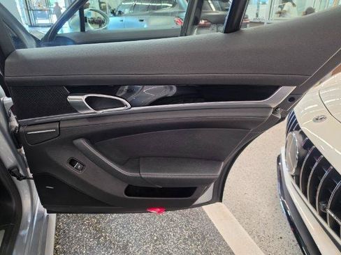 Used 2016 Porsche Panamera image 38
