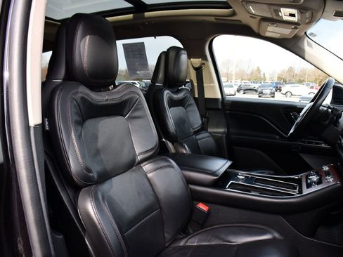 Used 2022 Lincoln Aviator Reserve w/ Equipment Group 201A AWD/4WD image 16