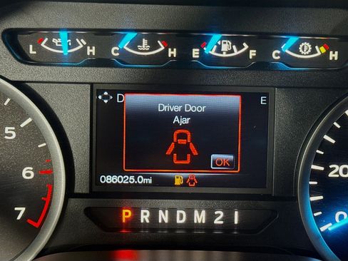 Used 2017 Ford F150 XLT w/ Equipment Group 302A Luxury image 16