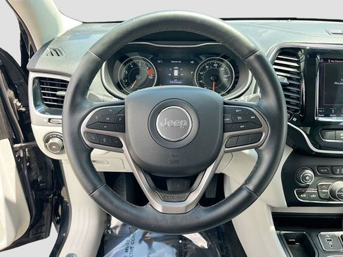 Used 2019 Jeep Cherokee Limited FWD image 11