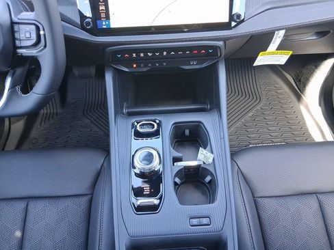 New 2026 Jeep Cherokee Overland w/ Advanced Pro Tech Group AWD/4WD image 28
