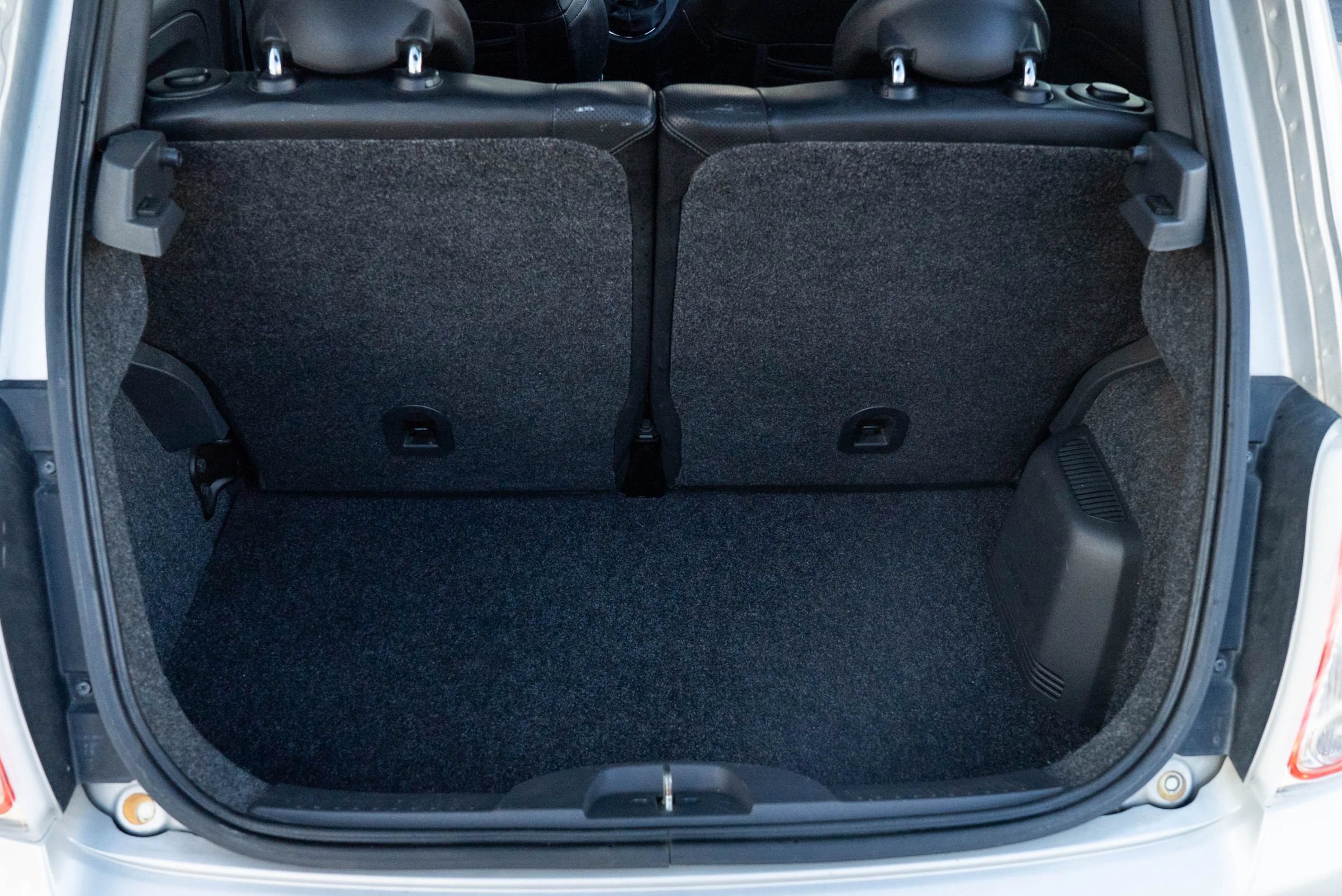 Used 2012 FIAT 500 Sport w/ Safety & Sound Pkg FWD image 9