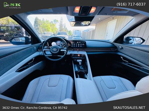 Used 2023 Hyundai Elantra Limited image 11