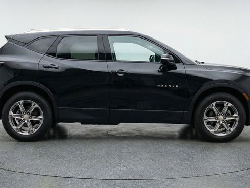 Used 2025 Chevrolet Blazer LT image 11