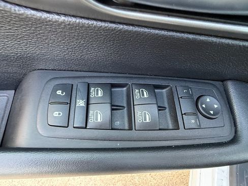 Used 2025 Chrysler Pacifica Select FWD image 22
