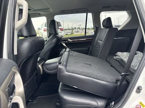 Used 2017 Lexus GX 460 Premium w/ Premium Package AWD/4WD image 16